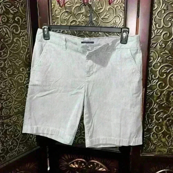 Tommy Hilfiger Pants - Tommy Hilfiger Women's Size 8 White & Blue Stripe Cotton Chino Shorts 9” Inseam